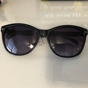 NWT Vera Bradley Faye Sunglasses Falling Dots